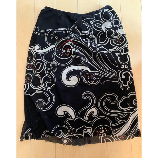 VIVIENNE TAM(ヴィヴィアンタム)のヴィヴィアンタム/スカート レディースのスカート(ひざ丈スカート)の商品写真