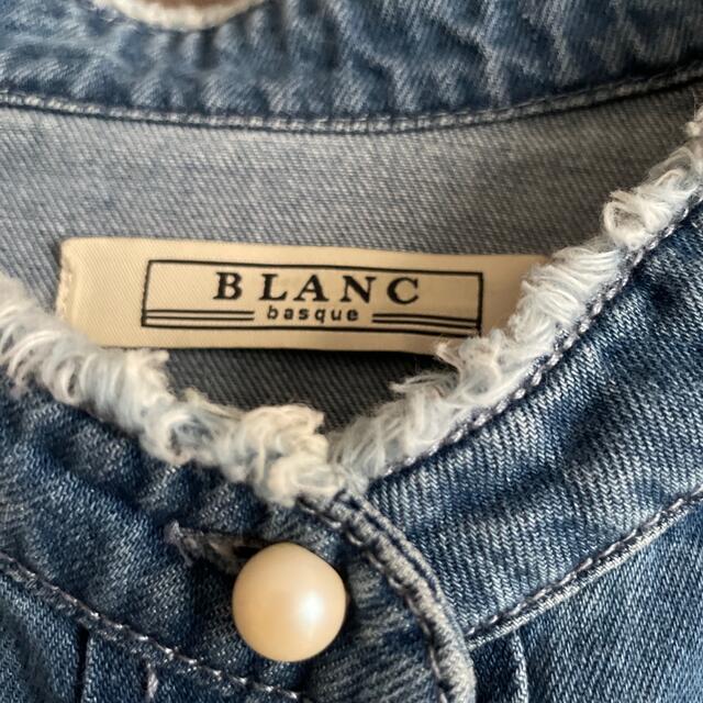 blanc basque(ブランバスク)のBLANC basque パールボタン デニムシャツ レディースのトップス(シャツ/ブラウス(長袖/七分))の商品写真