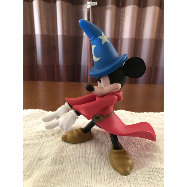 Disney(ディズニー)の魔法使い　ミッキーマウス　フィギュア  エンタメ/ホビーのおもちゃ/ぬいぐるみ(キャラクターグッズ)の商品写真