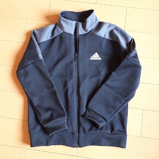 adidas(アディダス)のadidasジャージ上　130センチ キッズ/ベビー/マタニティのキッズ服男の子用(90cm~)(その他)の商品写真