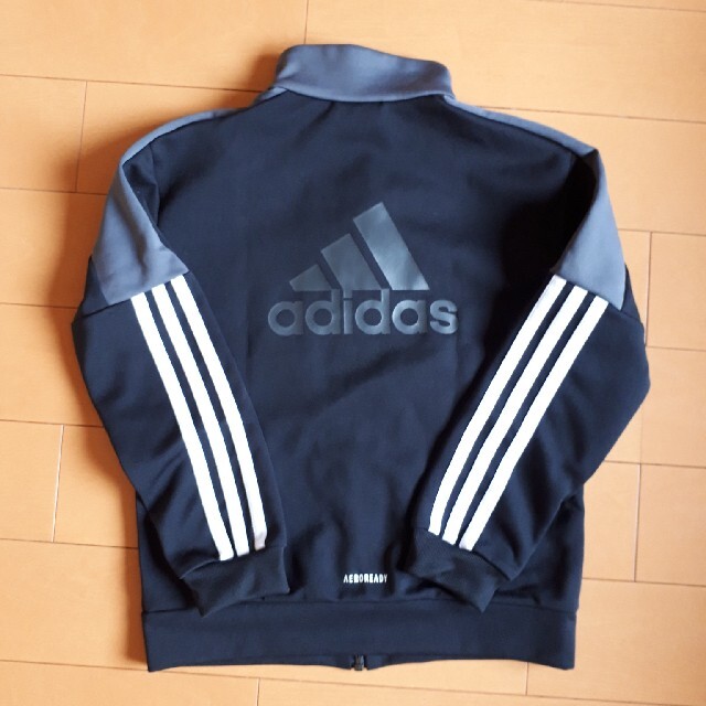 adidas(アディダス)のadidasジャージ上　130センチ キッズ/ベビー/マタニティのキッズ服男の子用(90cm~)(その他)の商品写真