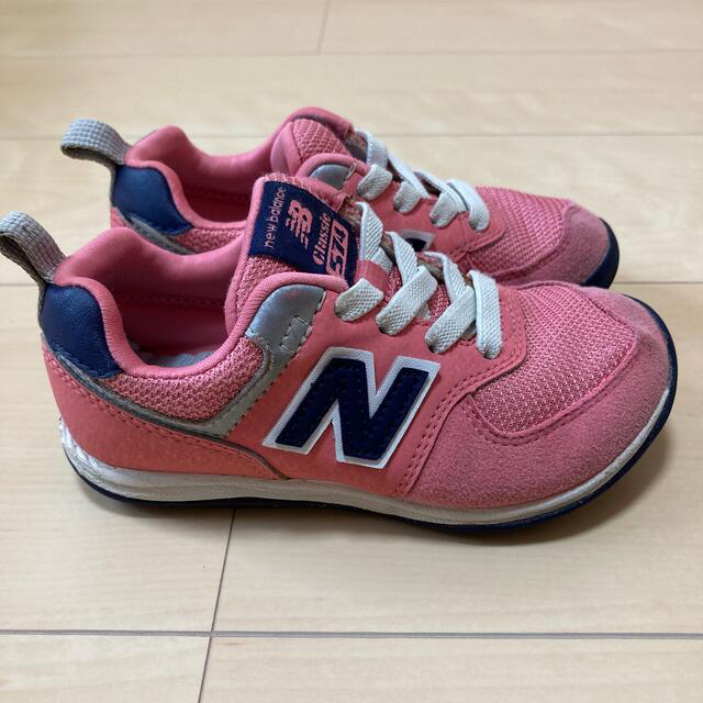 New Balance(ニューバランス)のNewBalance（ニューバランス）子供靴　スニーカー　15.5cm 　ピンク キッズ/ベビー/マタニティのキッズ靴/シューズ(15cm~)(スニーカー)の商品写真