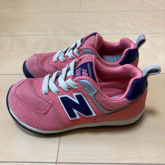 New Balance(ニューバランス)のNewBalance（ニューバランス）子供靴　スニーカー　15.5cm 　ピンク キッズ/ベビー/マタニティのキッズ靴/シューズ(15cm~)(スニーカー)の商品写真