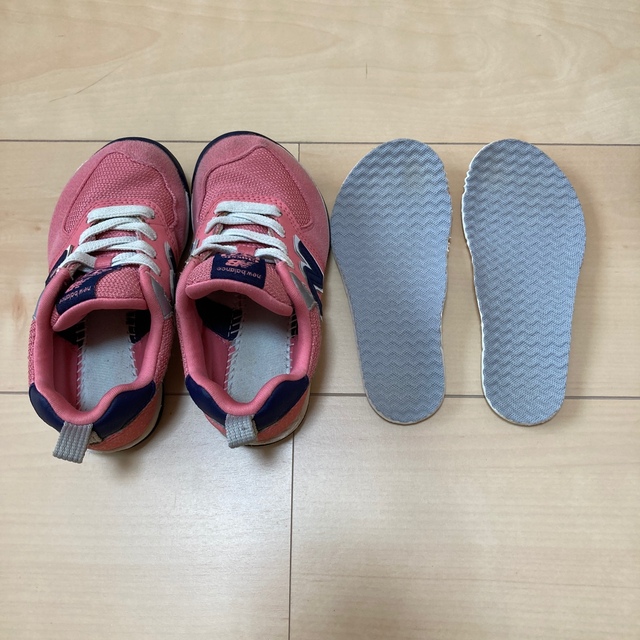 New Balance(ニューバランス)のNewBalance（ニューバランス）子供靴　スニーカー　15.5cm 　ピンク キッズ/ベビー/マタニティのキッズ靴/シューズ(15cm~)(スニーカー)の商品写真