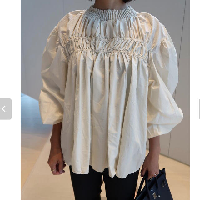 ZARA(ザラ)のギャザーブラウス　yori machatt  ZARA unik レディースのトップス(シャツ/ブラウス(長袖/七分))の商品写真