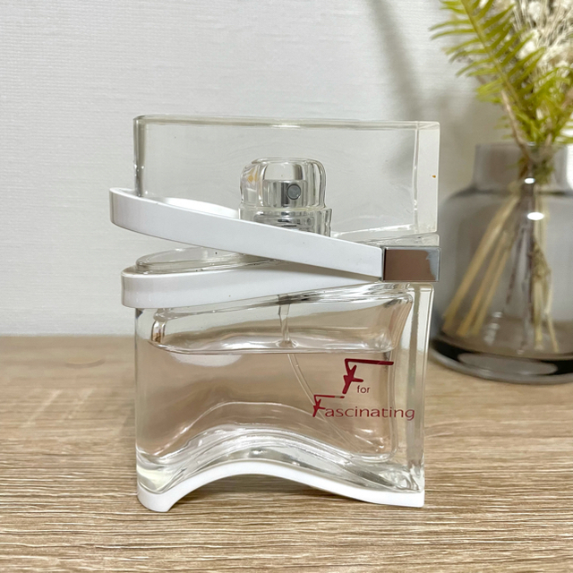 Salvatore Ferragamo(サルヴァトーレフェラガモ)のサルヴァトーレフェラガモ エフ フォーファシネイティングオードトワレ 30ml コスメ/美容の香水(香水(女性用))の商品写真