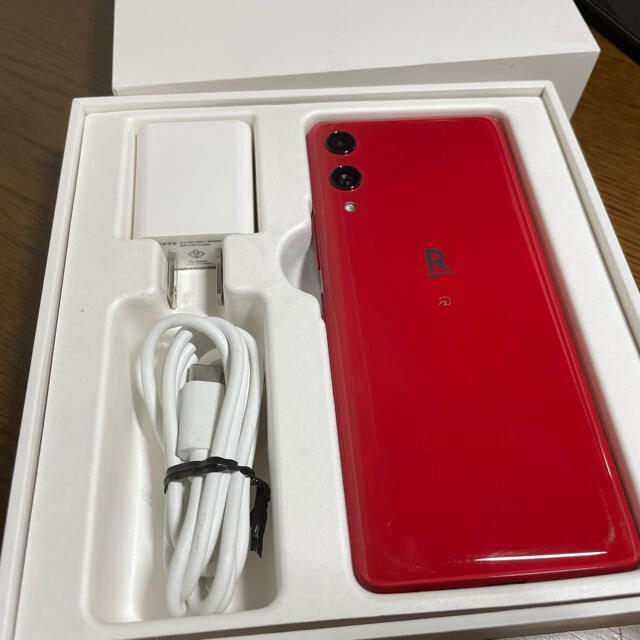 Rakuten(ラクテン)のRakuten hand Red スマホ/家電/カメラのスマートフォン/携帯電話(スマートフォン本体)の商品写真