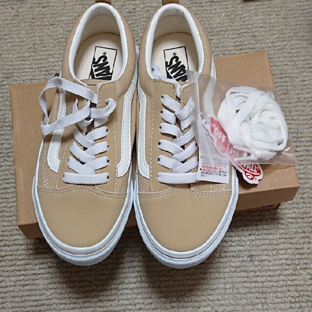 VANS(ヴァンズ)の新品 VANS ヴァンズ  スニーカー ２１㎝ OLD SKOOL ベージュ キッズ/ベビー/マタニティのキッズ靴/シューズ(15cm~)(スニーカー)の商品写真