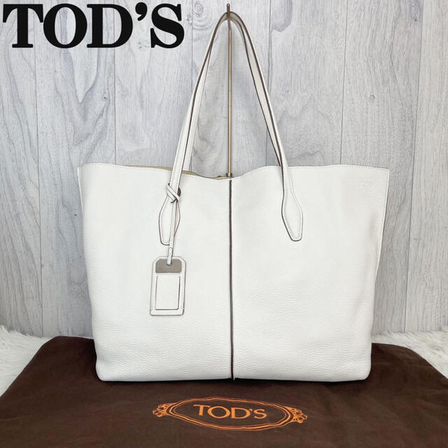 日本未入荷 トッズ レザーロゴエンボスバッグ - ショルダーバッグ ...