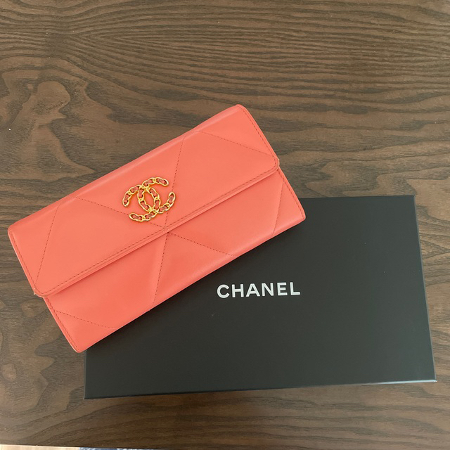 CHANEL(シャネル)のシャネル　長財布2021年購入 レディースのファッション小物(財布)の商品写真