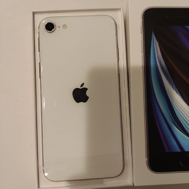 スマートフォン/携帯電話iPhone SE2 第二世代　64GB ホワイト　新品未使用　SIMロック解除