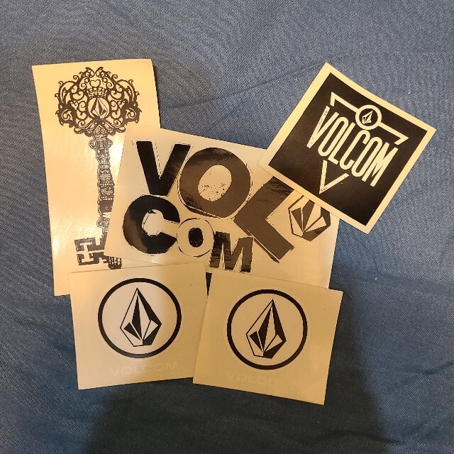 volcom(ボルコム)のvolcom　ステッカー　5枚セット エンタメ/ホビーのコレクション(ノベルティグッズ)の商品写真