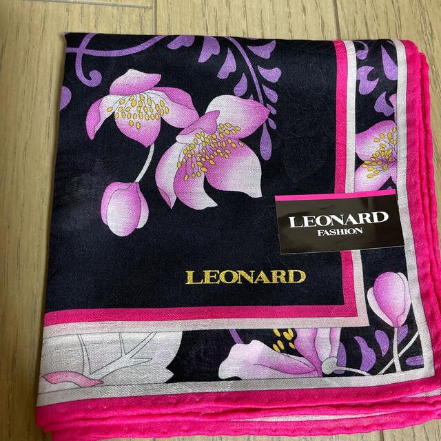 LEONARD(レオナール)の新品未使用！LEONARDハンカチ レディースのファッション小物(ハンカチ)の商品写真