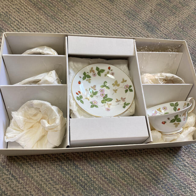 WEDGWOOD ワイルドストロベリー　カップ\u0026ソーサーA　未使用