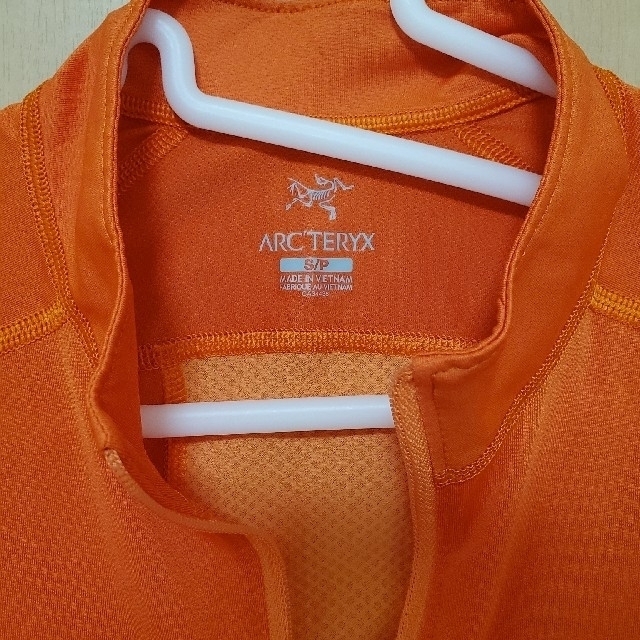 ARC'TERYX(アークテリクス)の美品　ARC'TERYX　吸水速乾ハーフジップ半袖シャツ　Sサイズ レディースのトップス(シャツ/ブラウス(半袖/袖なし))の商品写真