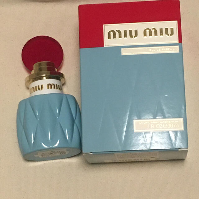 miumiu(ミュウミュウ)のmiumiu オードパルファム 30ml コスメ/美容の香水(香水(女性用))の商品写真