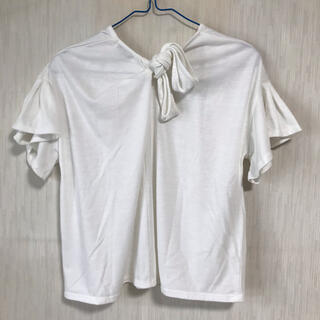 アースミュージックアンドエコロジー(earth music & ecology)のバックリボン白ティーシャツ(Tシャツ(半袖/袖なし))