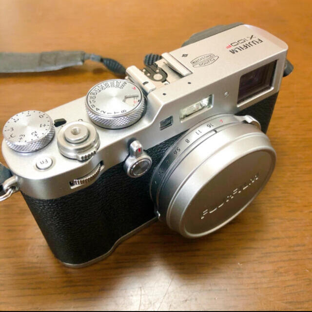 FUJIFILM X100F シルバーカメラ