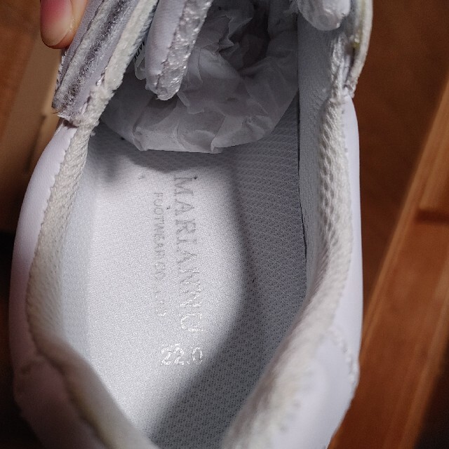 【新品未使用】ナースシューズ スニーカー 白  22cm レディースの靴/シューズ(スニーカー)の商品写真