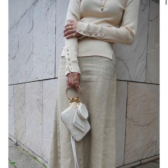 button sleeve rib knit / beige HYEON ヘヨン レディースのトップス(ニット/セーター)の商品写真