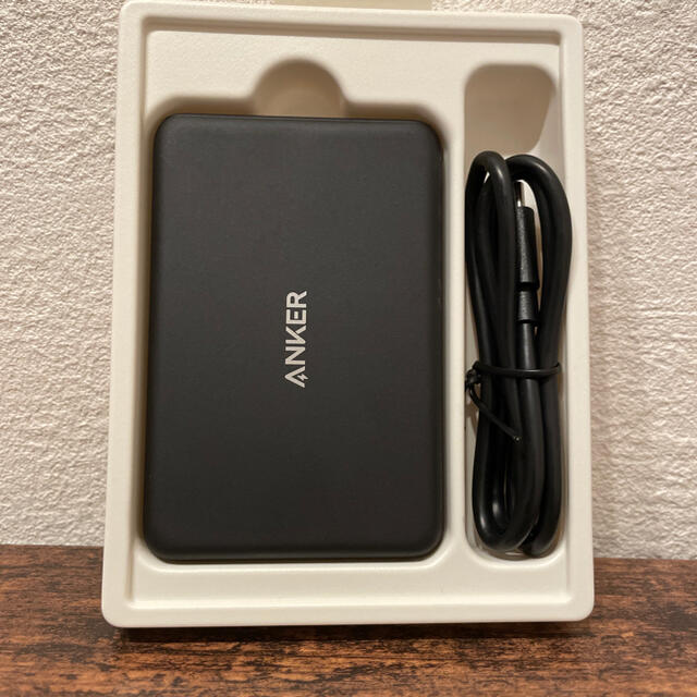 【中古品】Anker PowerCore Magnetic 5000 スマホ/家電/カメラのスマートフォン/携帯電話(バッテリー/充電器)の商品写真