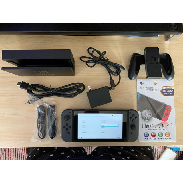 Nintendo Switch(ニンテンドースイッチ)の中古美品 Nintendo Switch 本体 グレー エンタメ/ホビーのゲームソフト/ゲーム機本体(家庭用ゲーム機本体)の商品写真