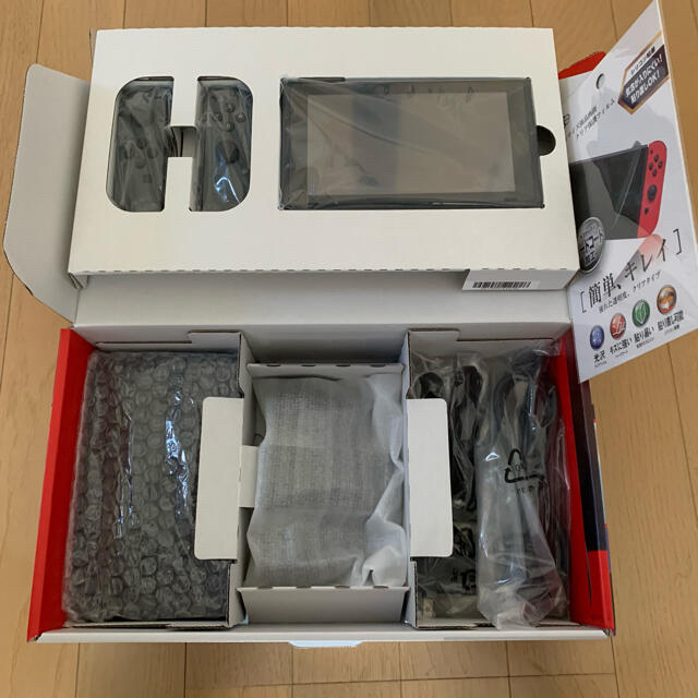 Nintendo Switch(ニンテンドースイッチ)の中古美品 Nintendo Switch 本体 グレー エンタメ/ホビーのゲームソフト/ゲーム機本体(家庭用ゲーム機本体)の商品写真