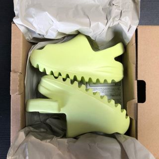 アディダス(adidas)のYEEZY SLIDE INFANT GLOW GREEN 13cm(サンダル)