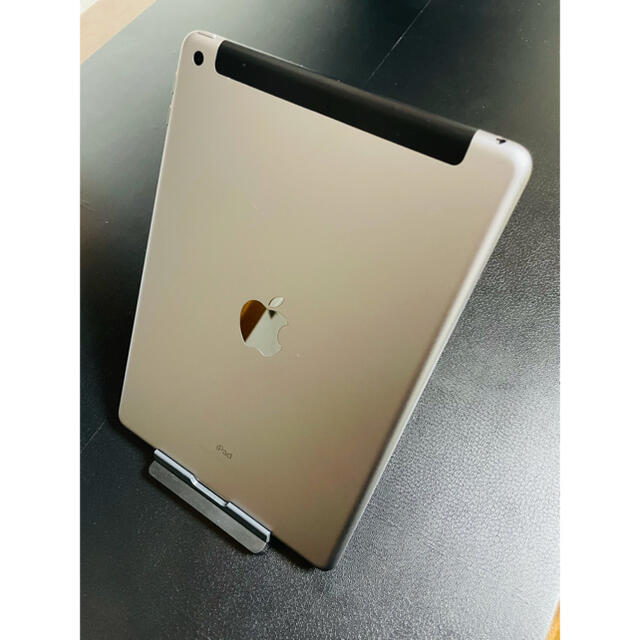 iPad 第5世代 Wi_Fi+Celluler 32GB simフリー