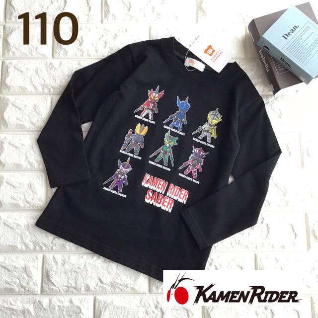 BANDAI(バンダイ)の【110】仮面ライダー セイバー 図鑑 長袖 Tシャツ ロンT 黒 キッズ/ベビー/マタニティのキッズ服男の子用(90cm~)(Tシャツ/カットソー)の商品写真