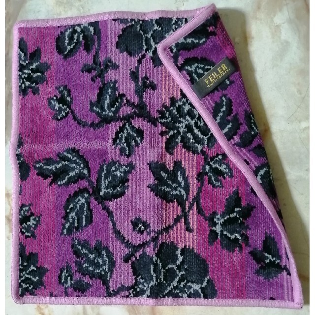 FEILER(フェイラー)のフェイラー　FEILER　タオルハンカチ　紫　パープル　レディース　花柄 レディースのファッション小物(ハンカチ)の商品写真