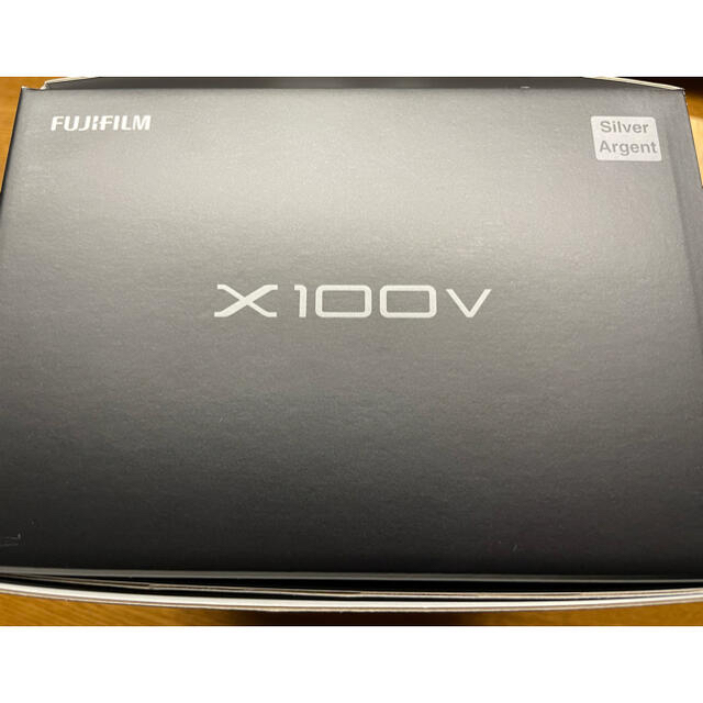 品質は非常に良い - 富士フイルム 【極美品】FUJIFILM 予備バッテリー付き シルバー x100v ミラーレス一眼 品質は非常に良い - 富士フイルム 【極美品】FUJIFILM 予備バッテリー付き シルバー x100v ミラーレス一眼
