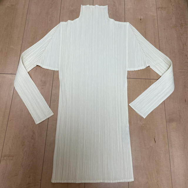 PLEATS PLEASE ISSEY MIYAKE 美品トップス　オフホワイト