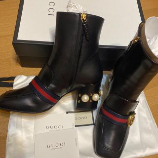 グッチ(Gucci)のGucci パールブーツ　新品(ブーツ)