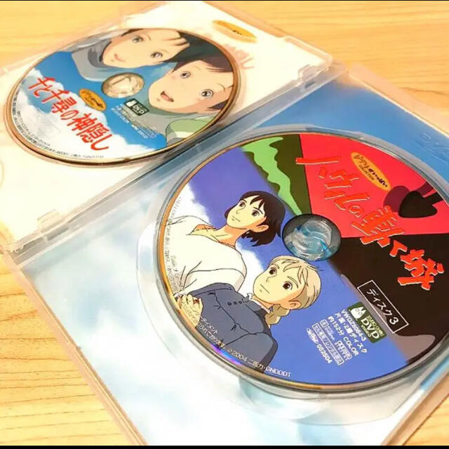 ジブリ(ジブリ)のジブリ：千と千尋の神隠し＋ハウルの動く城 特典DVD2つセット 本編視聴可能‼️ エンタメ/ホビーのDVD/ブルーレイ(アニメ)の商品写真