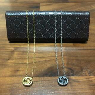 グッチ(Gucci)のGUCCIチャームネックレス　2本セット　ペアルック(ネックレス)