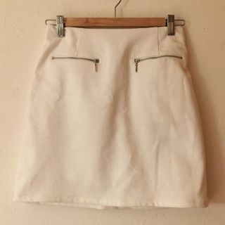 ページボーイ(PAGEBOY)のpage boy ホワイトジップスカート 美品(ミニスカート)