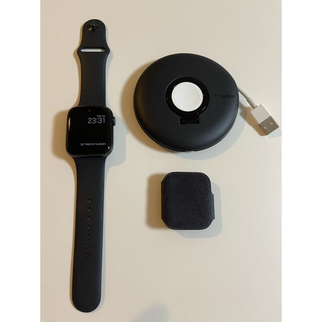 Apple(アップル)のApple Watch 5 GPS 44mm バッテリー100% ほぼ未使用 スマホ/家電/カメラのスマートフォン/携帯電話(その他)の商品写真