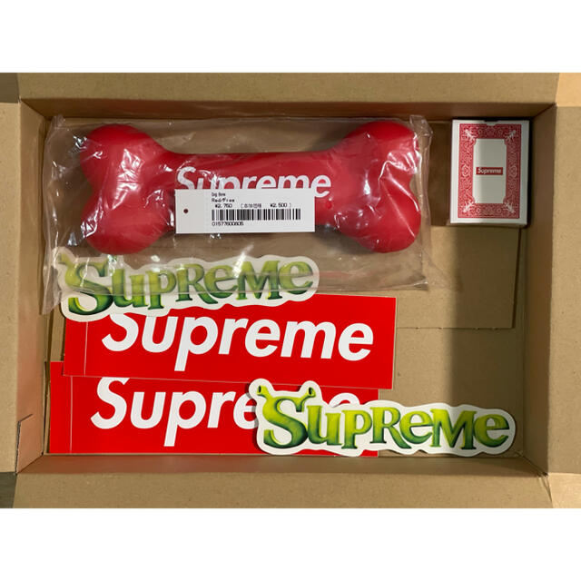 Supreme Dog bone トランプ ステッカー