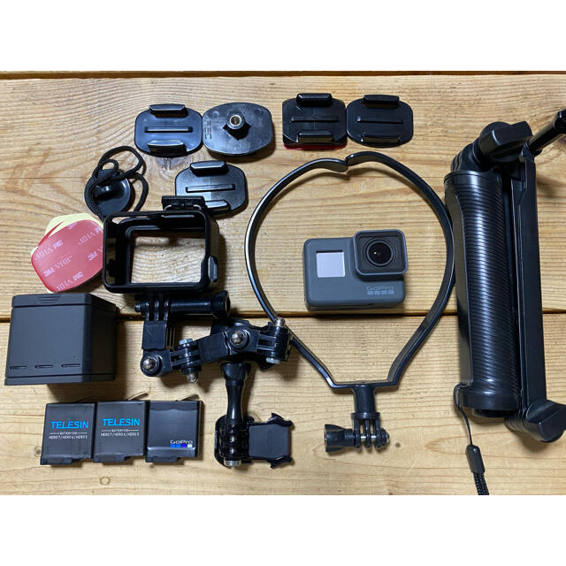 GoPro(ゴープロ)のGoPro hero5 microsdカード付き スマホ/家電/カメラのカメラ(コンパクトデジタルカメラ)の商品写真