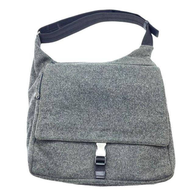 プラダ　メッセンジャーバッグ　ツイードショルダーバッグ　フェルト　グレー メンズのバッグ(メッセンジャーバッグ)の商品写真
