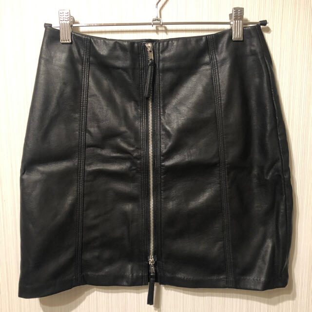 H&M(エイチアンドエム)のレザー調　台形ミニスカート レディースのスカート(ミニスカート)の商品写真