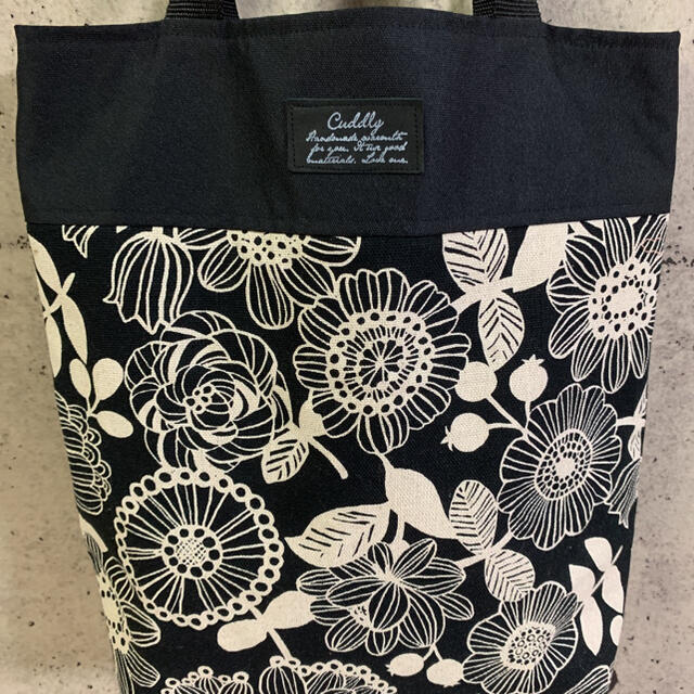 ハンドメイド　花柄　切り替え　トートバッグ　ポーチセット レディースのバッグ(トートバッグ)の商品写真