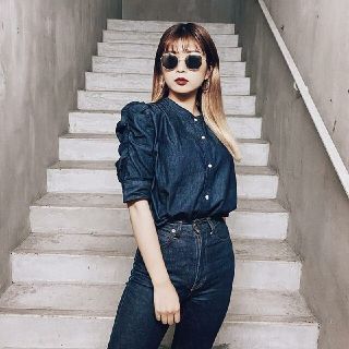 マウジー(moussy)の永野芽郁着用 MOUSSY GATHER SLEEVE DENIM ブラウス(シャツ/ブラウス(長袖/七分))