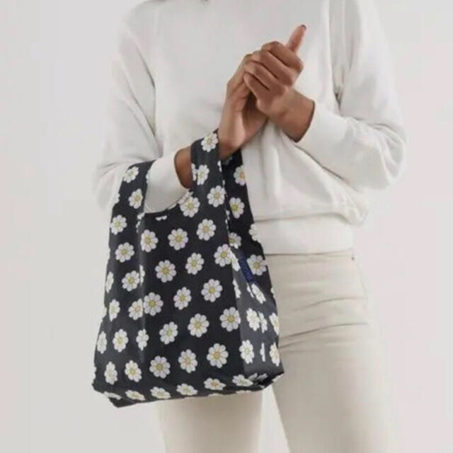 baggu standardのblack daisy エコバック　新品未使用品　 レディースのバッグ(エコバッグ)の商品写真