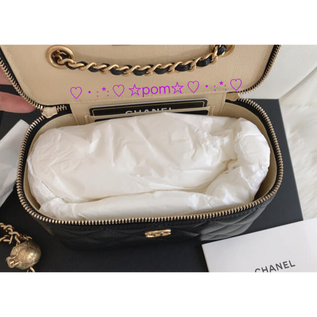 CHANEL(シャネル)のシャネルミニヴァニティーバッグ　chanel21b シャネルボールチェーンバッグ レディースのバッグ(ショルダーバッグ)の商品写真