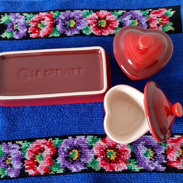 LE CREUSET(ルクルーゼ)のル・クルーゼ　プチ-ラムカン-ダムールセット　❤️色　未使用品 インテリア/住まい/日用品のキッチン/食器(食器)の商品写真