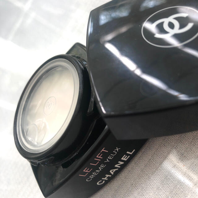 CHANEL(シャネル)のシャネル　CHANEL LE Lクレームユー　アイクリーム　15g コスメ/美容のスキンケア/基礎化粧品(化粧水/ローション)の商品写真