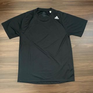 アディダス(adidas)のadidas Tシャツ(Tシャツ/カットソー(半袖/袖なし))