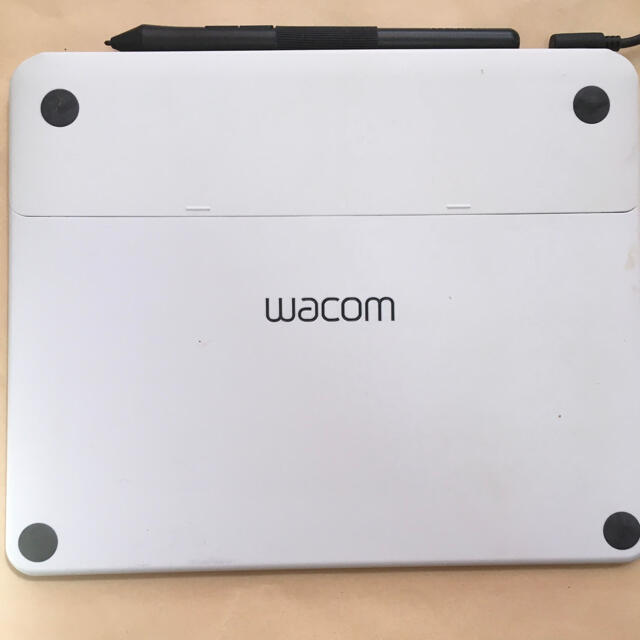 Wacom(ワコム)のワコム　intuos Draw  Sサイズ　ホワイト スマホ/家電/カメラのPC/タブレット(PC周辺機器)の商品写真